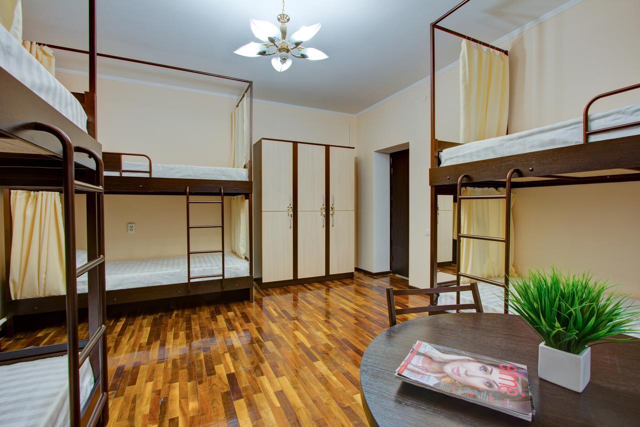 Centre Hostel Bishkek Exteriör bild