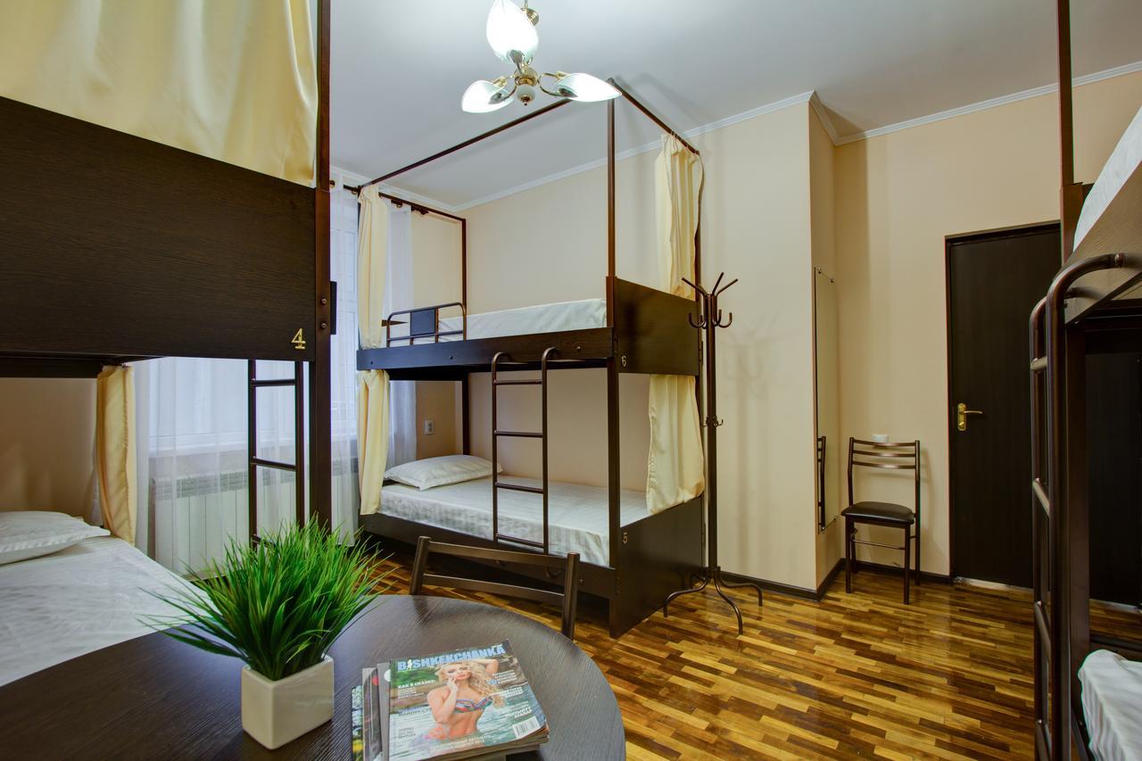 Centre Hostel Bishkek Exteriör bild